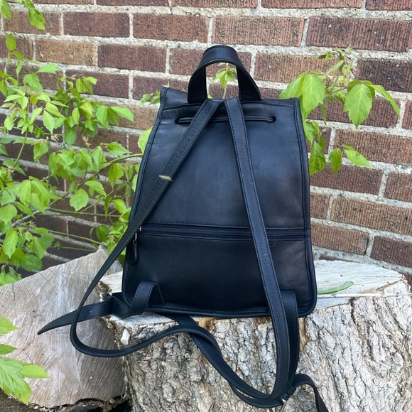 Vintage Coach 9791 Black Leather Backpack The Daypack Style Rucksack Drawstring. - Picture 6 of 16